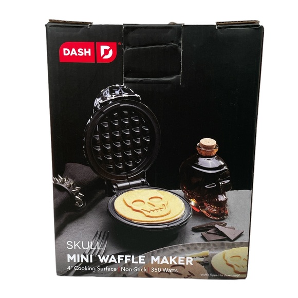 Dash Skull and Crossbones Mini Waffle Maker Black White - Picture 2 of 6